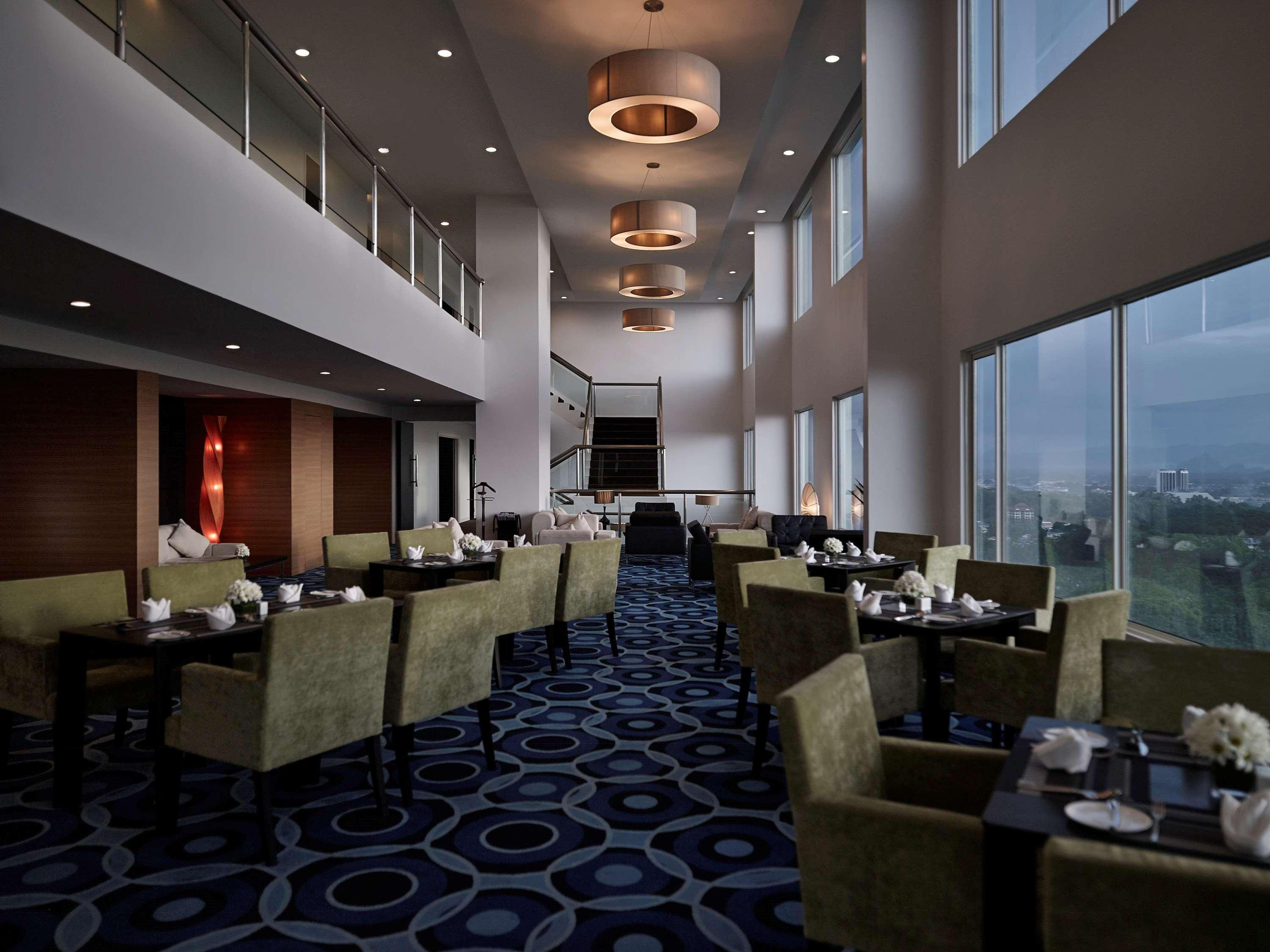 Hotel Pullman Kuching Extérieur photo Club Lounge at the 36th floor
