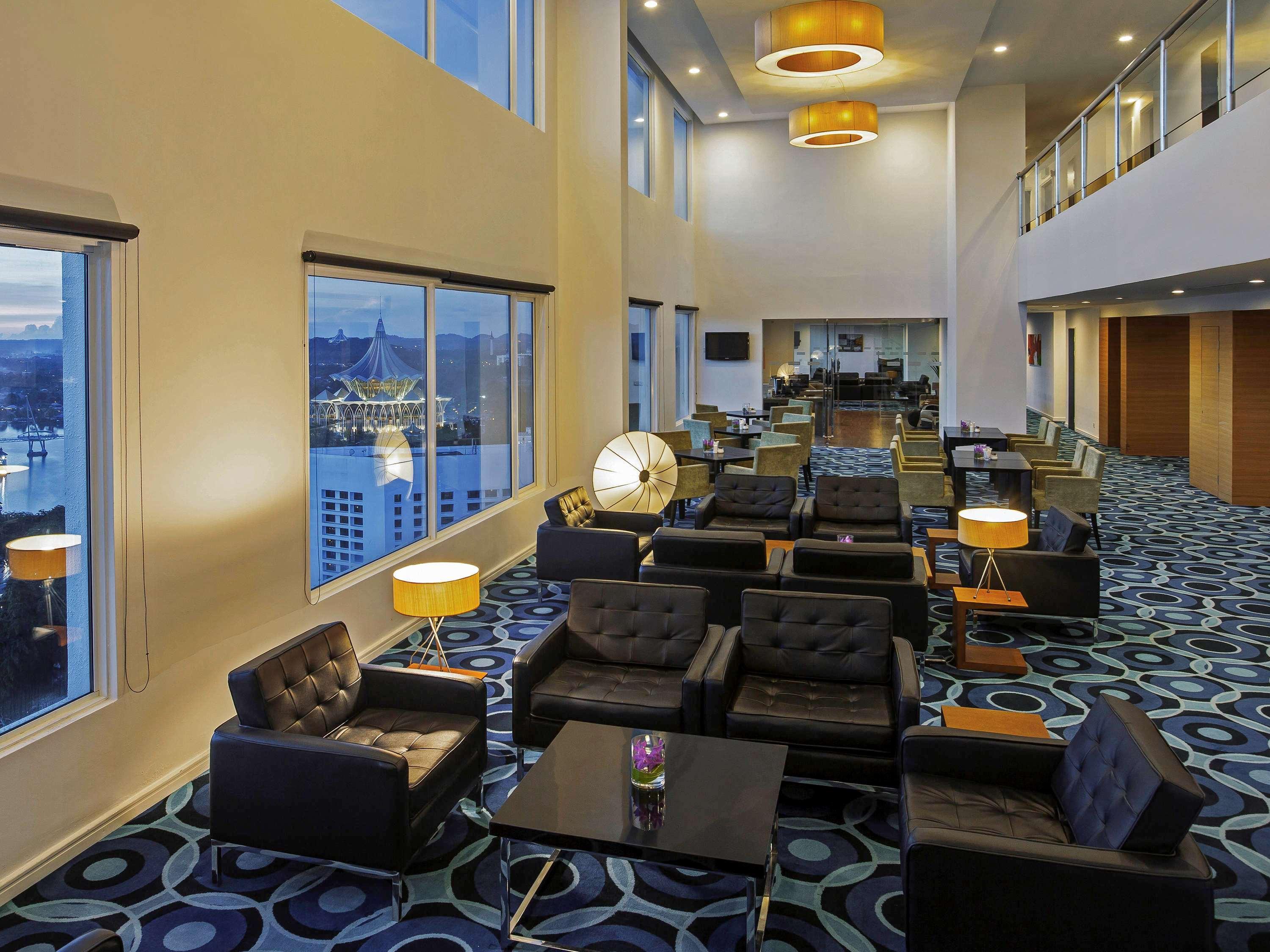 Hotel Pullman Kuching Extérieur photo The lounge at the airport