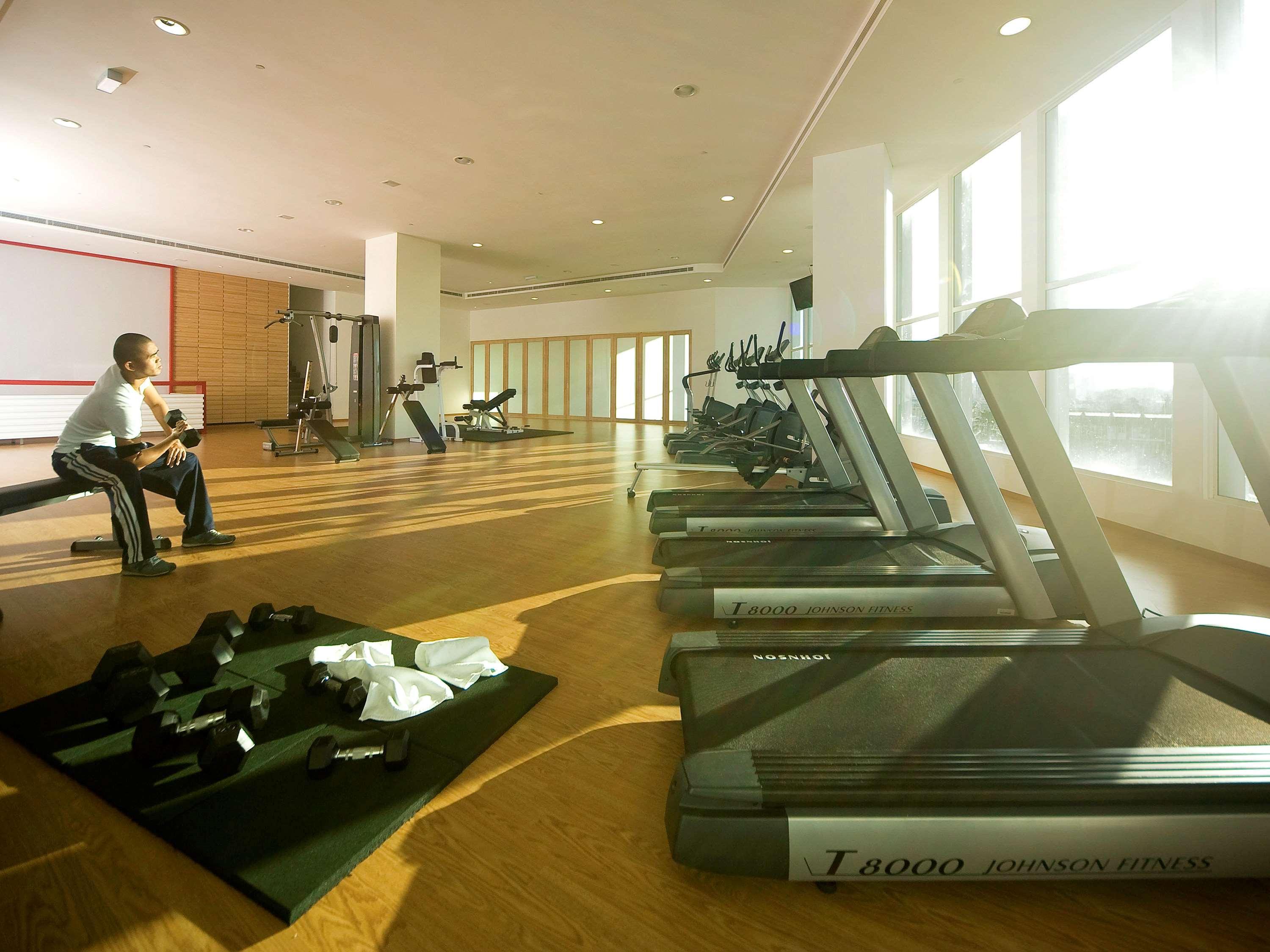 Hotel Pullman Kuching Extérieur photo The gym at the InterContinental