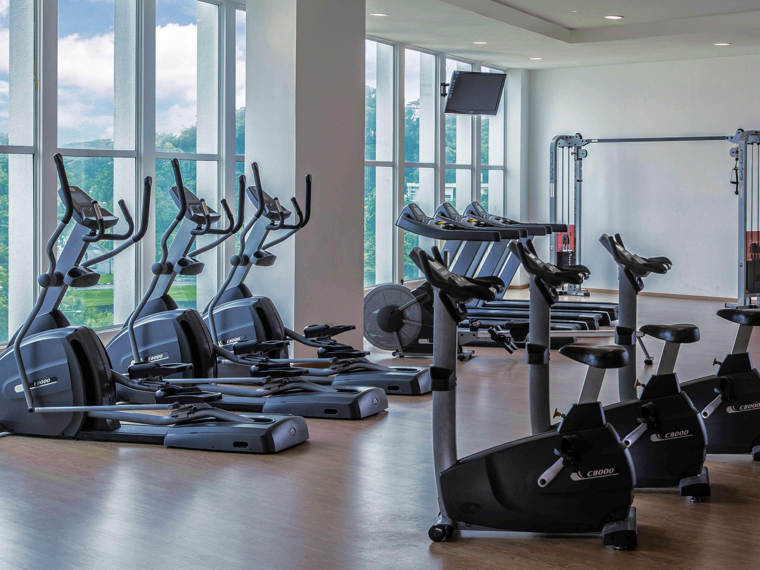Hotel Pullman Kuching Extérieur photo The gym at the hotel