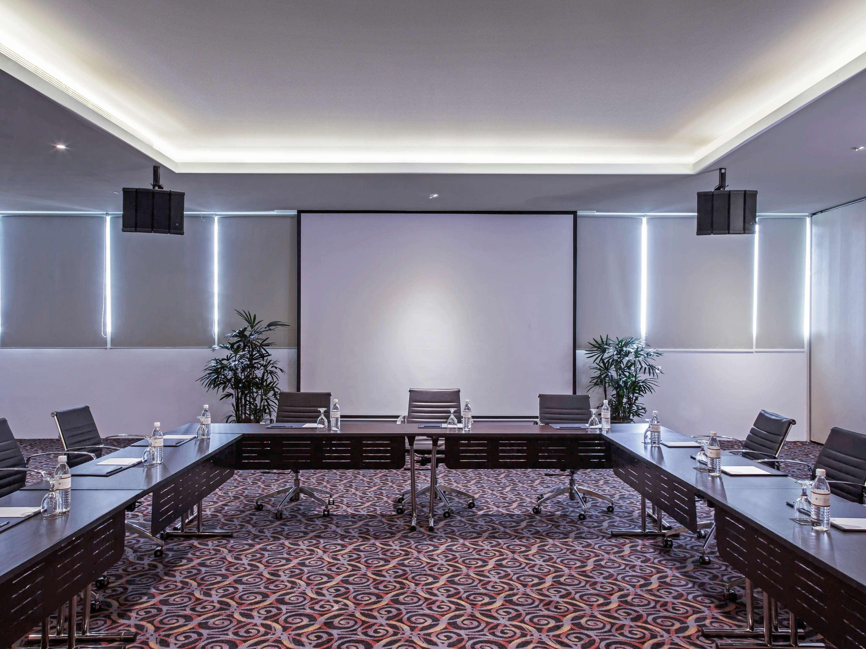 Hotel Pullman Kuching Extérieur photo Meeting room