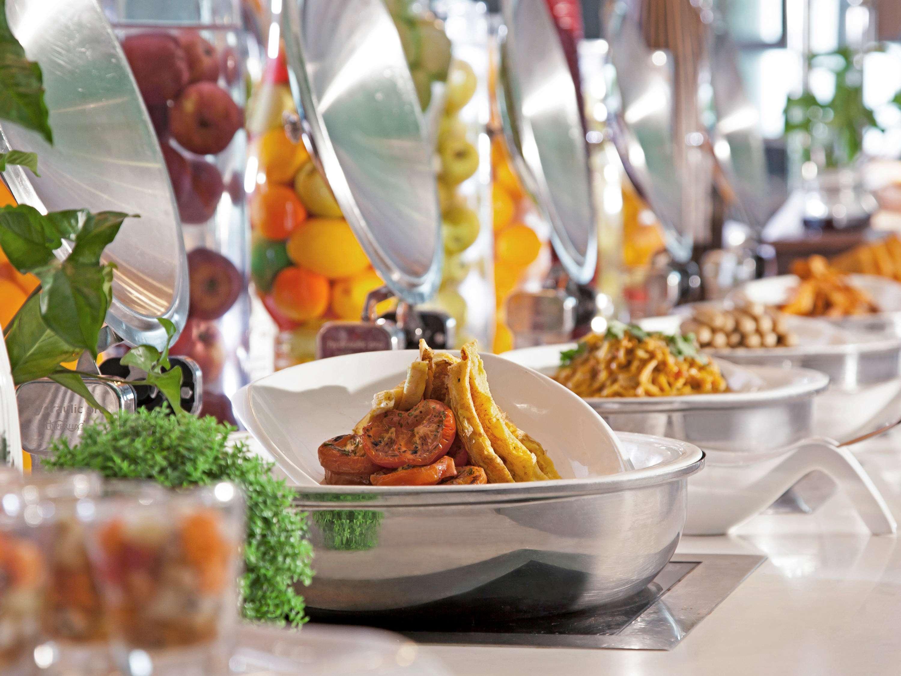 Hotel Pullman Kuching Extérieur photo A chafing dish