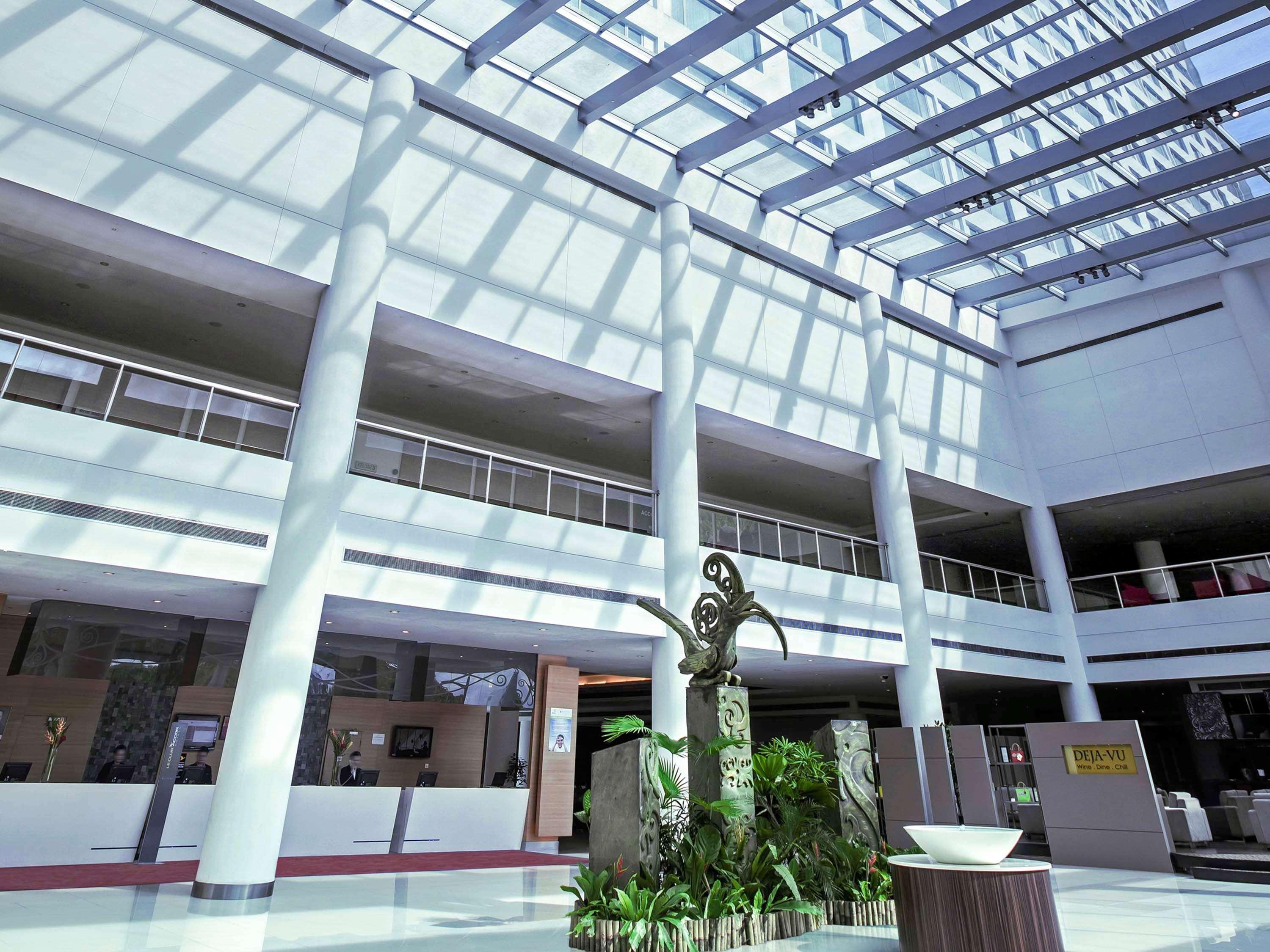 Hotel Pullman Kuching Extérieur photo The atrium of the University of Novi Sad