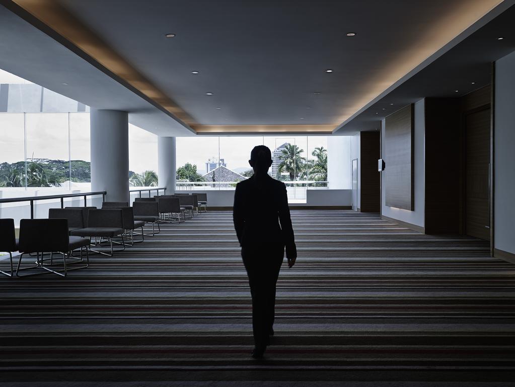 Hotel Pullman Kuching Extérieur photo A butler at the Mandarin Oriental, Singapore