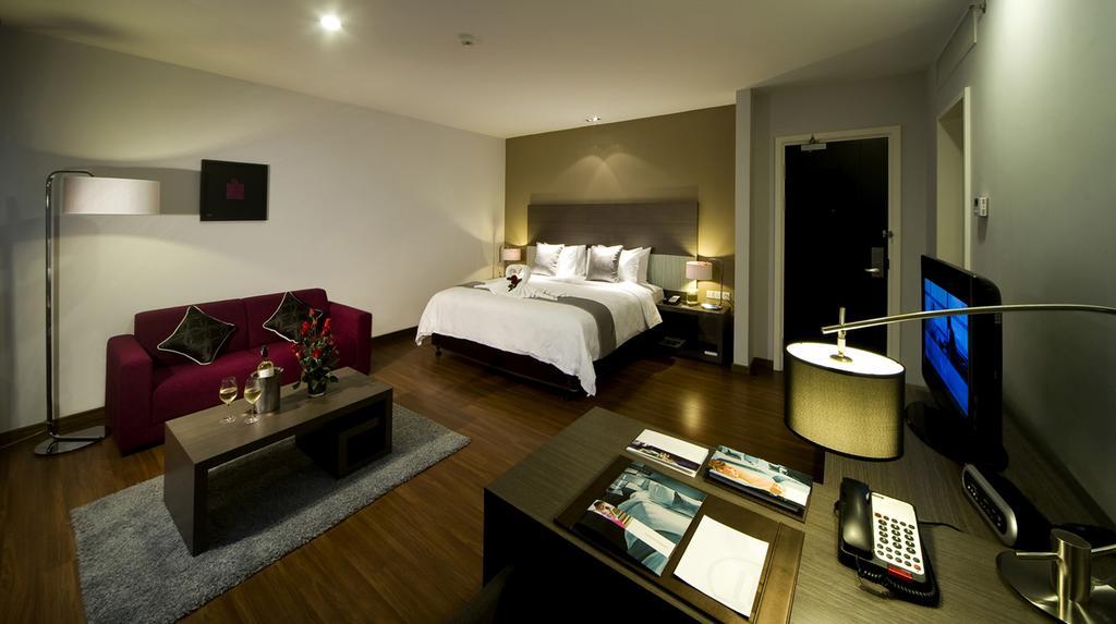 Hotel Pullman Kuching Extérieur photo Deluxe Studio