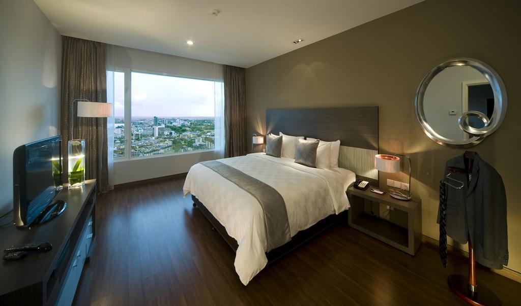 Hotel Pullman Kuching Extérieur photo