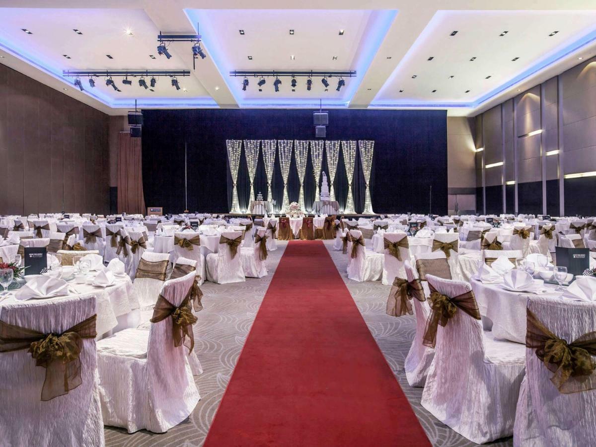 Hotel Pullman Kuching Extérieur photo The ballroom of the hotel
