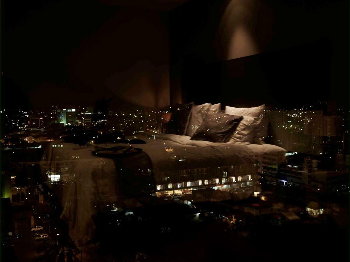 Hotel Pullman Kuching Extérieur photo The view from the 100th floor of the building at night